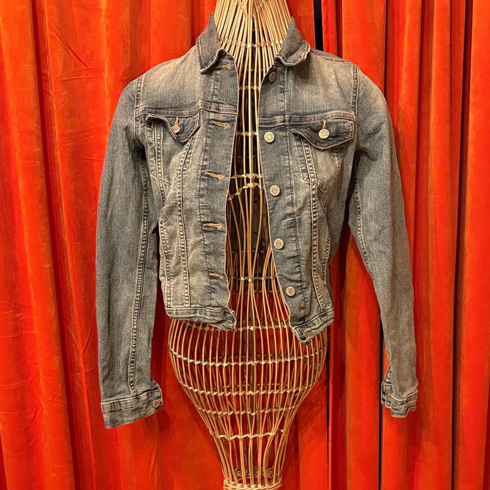 Signature Levi’s Blue Women's Cropped Jean Jacket